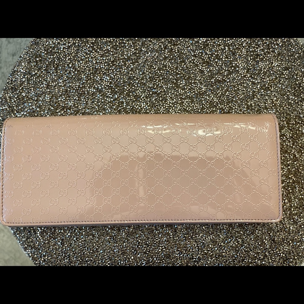 Authentic Gucci Clutch. Like new. No damages. Smoke free